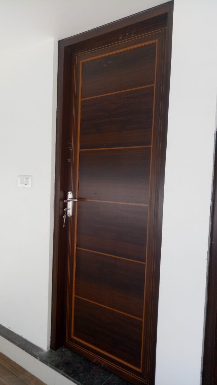 Custom interior glass works and modern architectural glass door installations